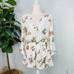 NWOT White Daisy Floral Print Chiffon Bell Sleeve Short Ruffle Romper